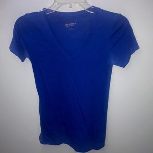 Blue shirt sleeve Vneck tee. Arizona jeans co. Size Extra small.
